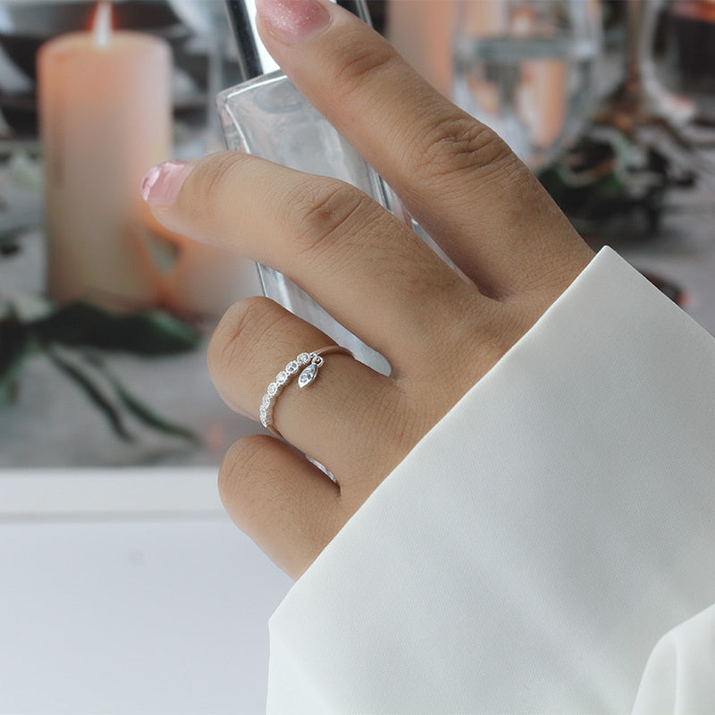 Ladies Fashion Simple Temperament Diamond Ring