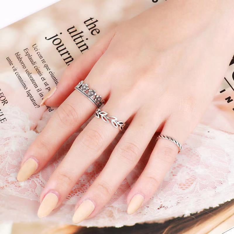 Openwork Daisy Vintage Ring Ornament