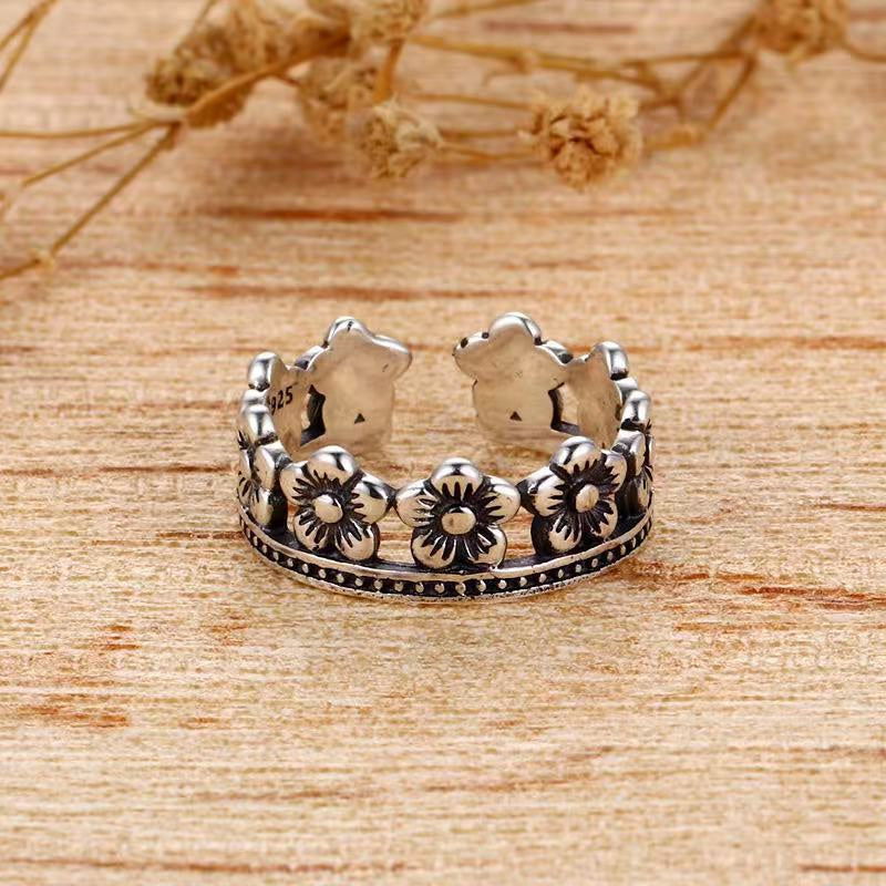 Openwork Daisy Vintage Ring Ornament