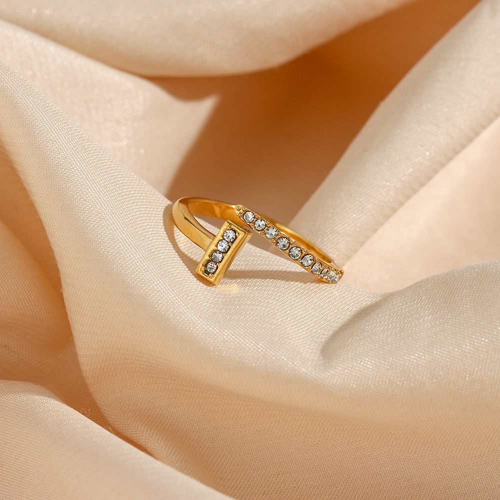 Simple Temperament Ring Special Interest Light Luxury Non-titanium Steel Plated 18K Gold