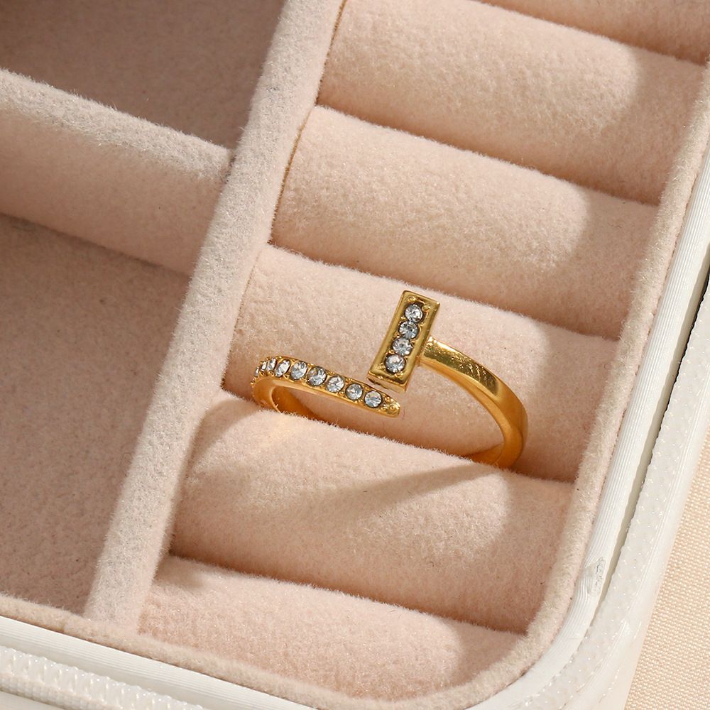 Simple Temperament Ring Special Interest Light Luxury Non-titanium Steel Plated 18K Gold