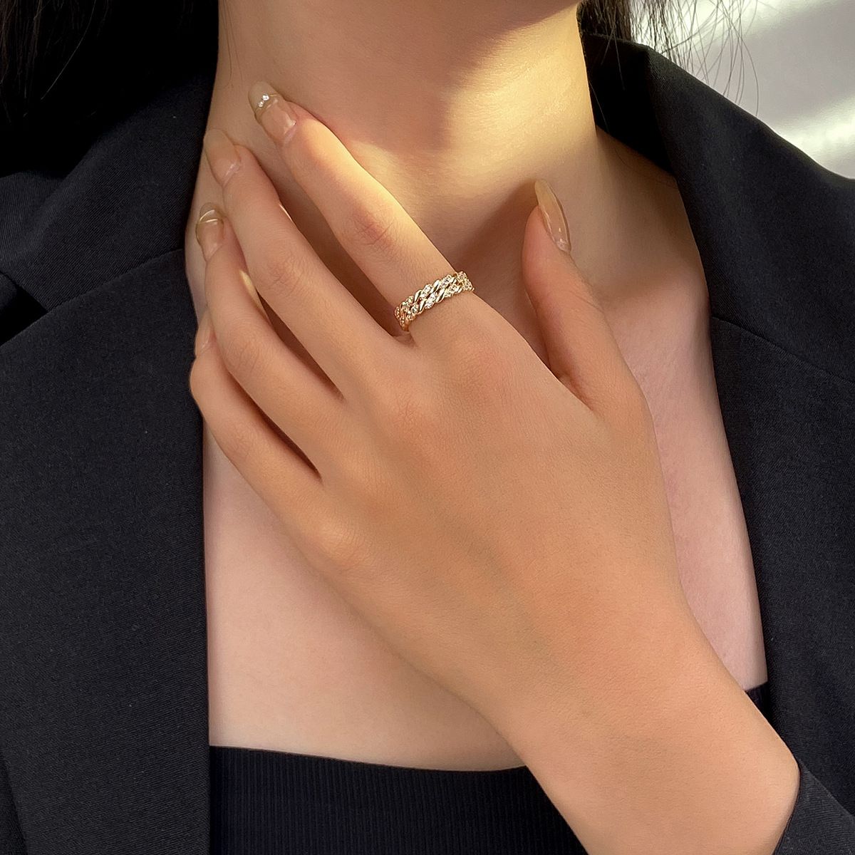 Simple Retro Knuckle Water Drop Geometry Diamond Ring