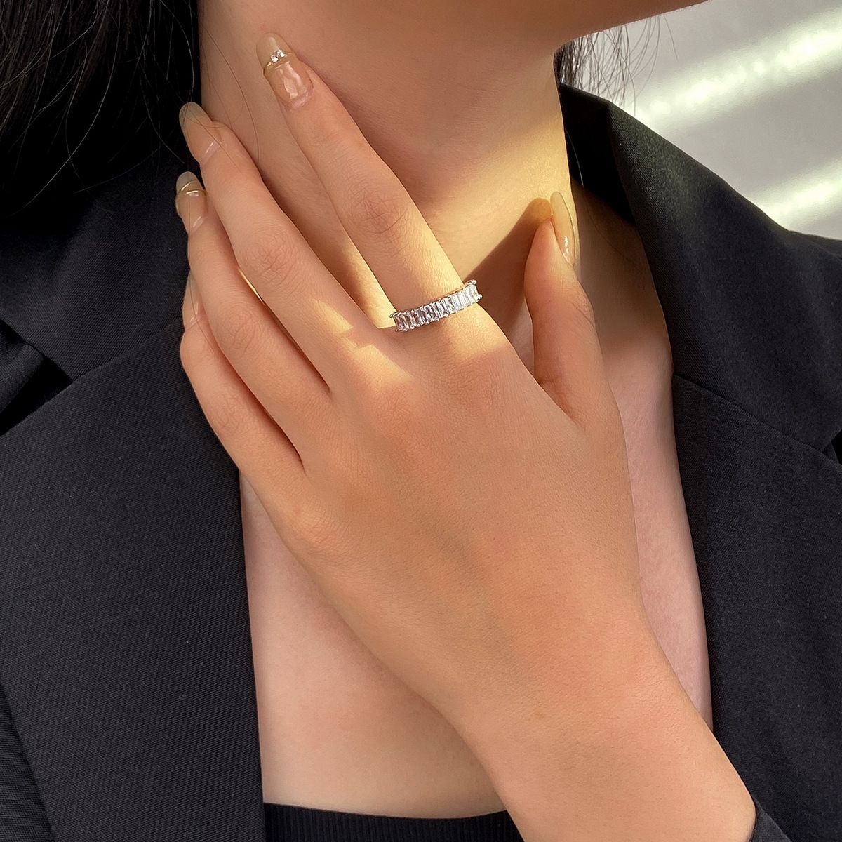 Simple Retro Knuckle Water Drop Geometry Diamond Ring