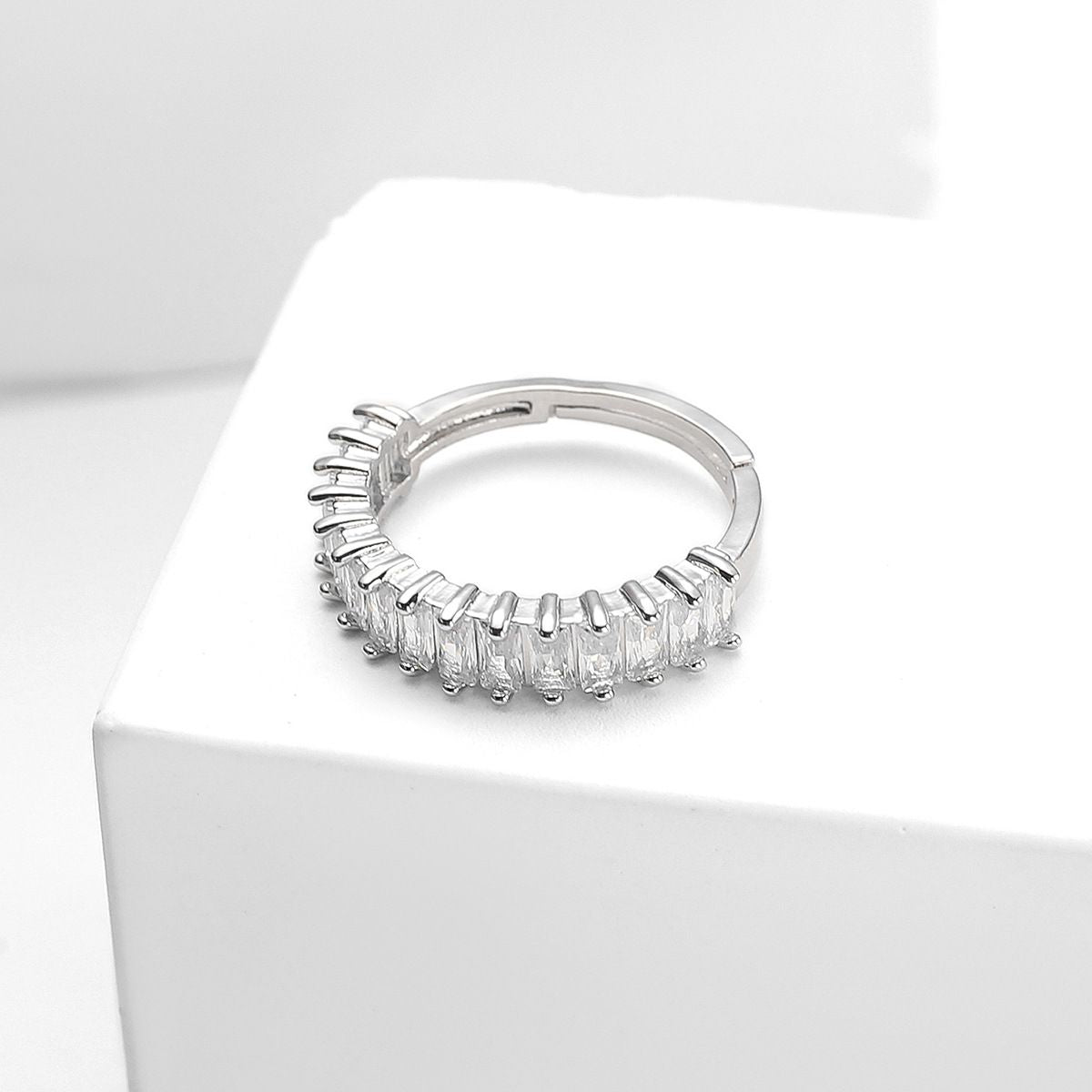 Simple Retro Knuckle Water Drop Geometry Diamond Ring