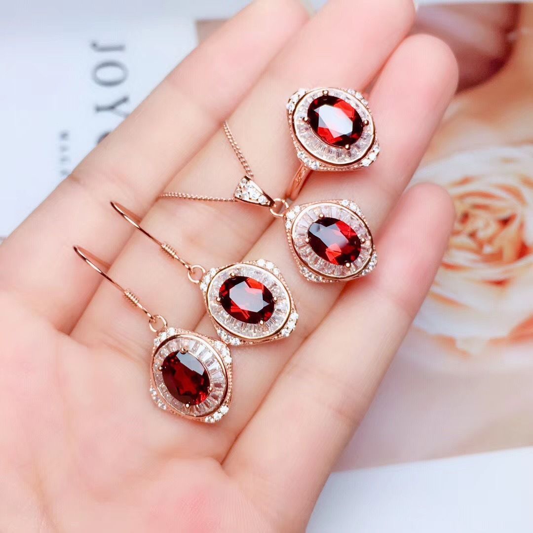 Ladies Natural Garnet Stud Earrings Set