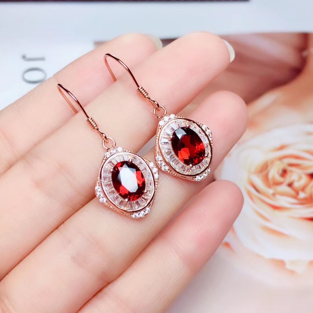 Ladies Natural Garnet Stud Earrings Set