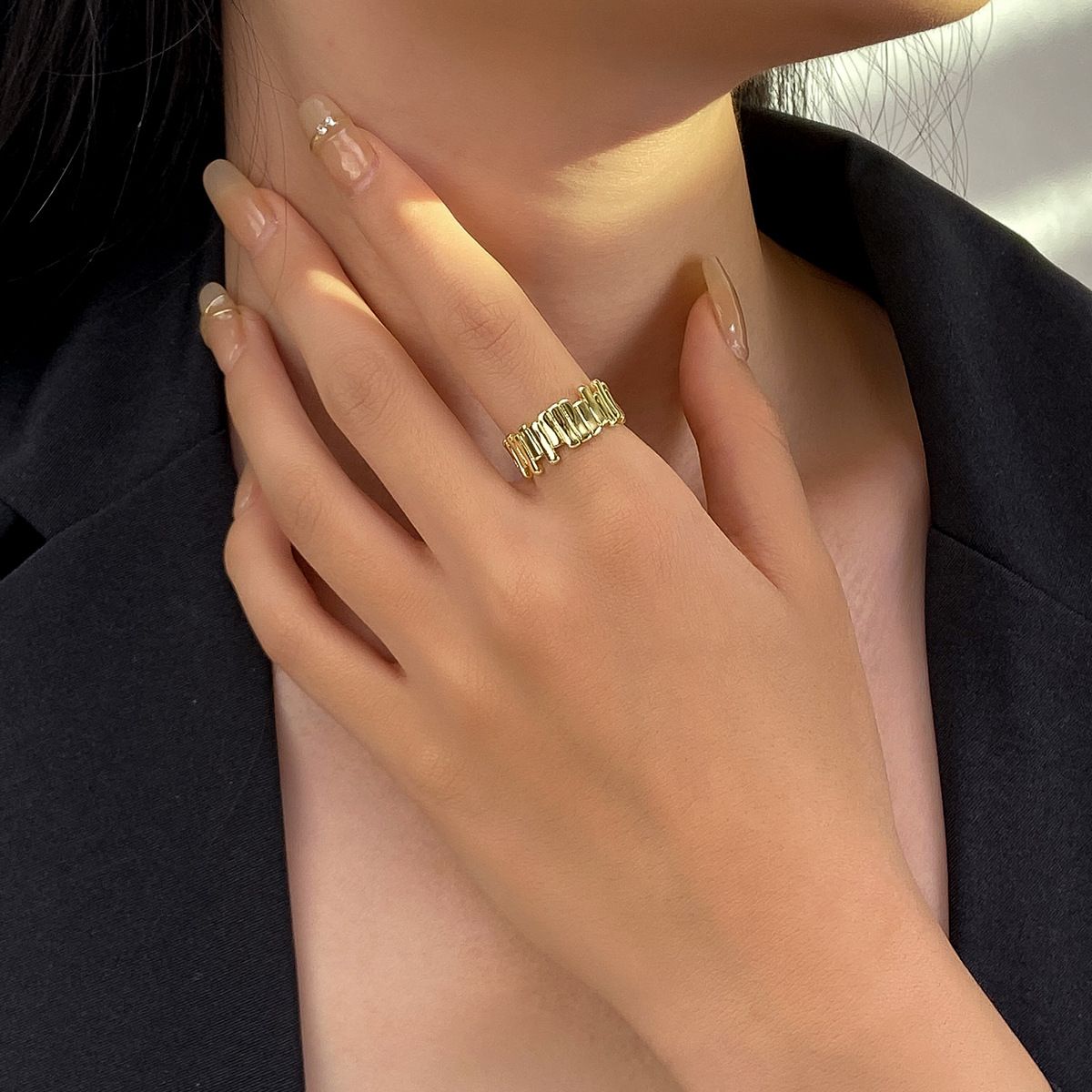 Simple Retro Knuckle Water Drop Geometry Diamond Ring